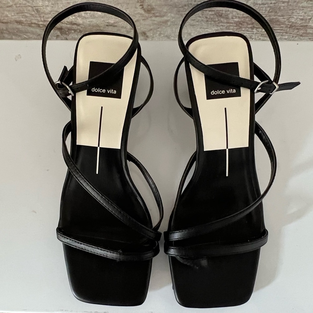 Dolce Vita Women’s Baylor Square Toe Block Heel Thong Sandal. NEW without Box